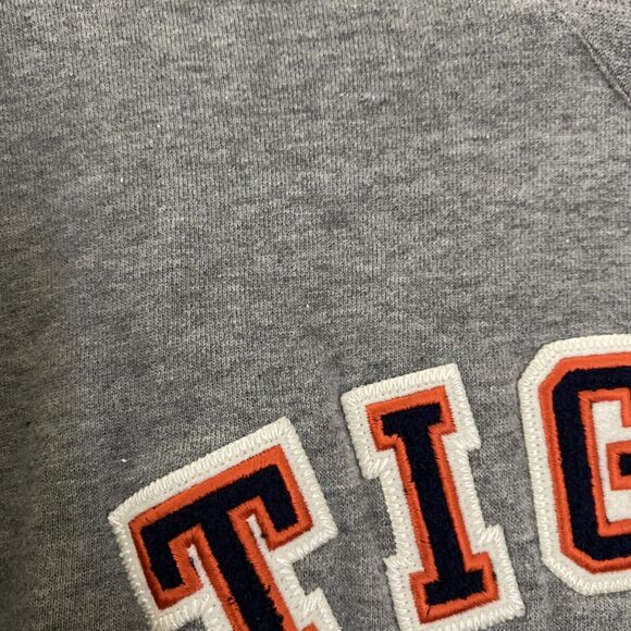 Disneyland Resort Sweatshirt Youth XL Gray Embroidered Tigger Disney Winnie Pooh - Picture 4 of 14